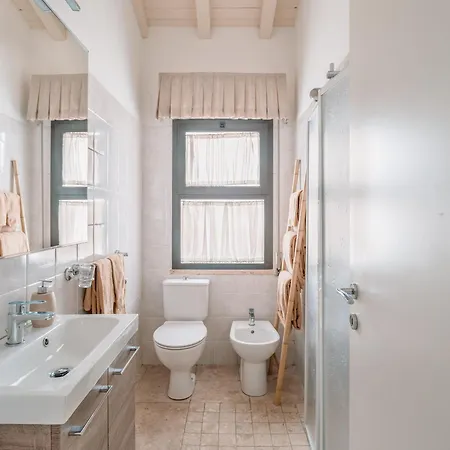Bagno Conte Rosso - Beachfront & *