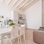 Bagno Conte Rosso - Beachfront & Lido di Camaiore